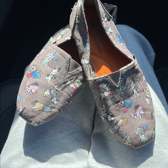 BOBS from Skechers Gray Printed flat memory foam shoes with doggie 🐶 design - Picture 2 of 8